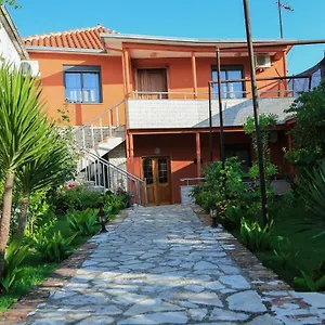 Kaloshi , Krujë Albania